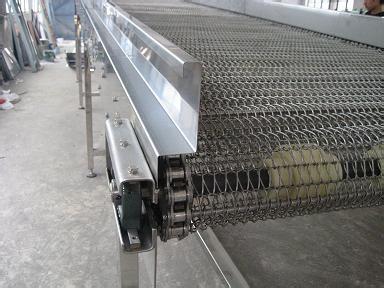 網(wǎng)帶輸送機(jī)大多應(yīng)用于溫差大、腐蝕性強(qiáng)、環(huán)境